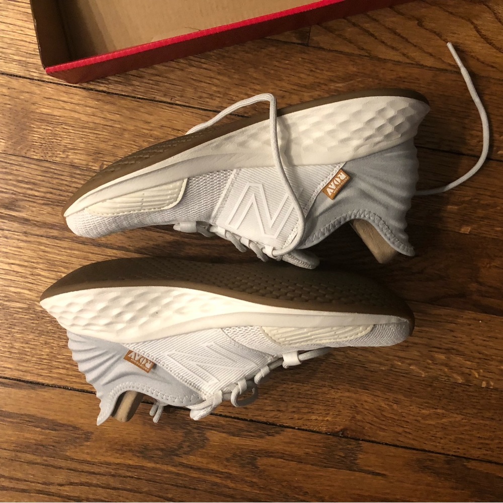White off white and hint of gray FRESH FOAM ROAV New Balance